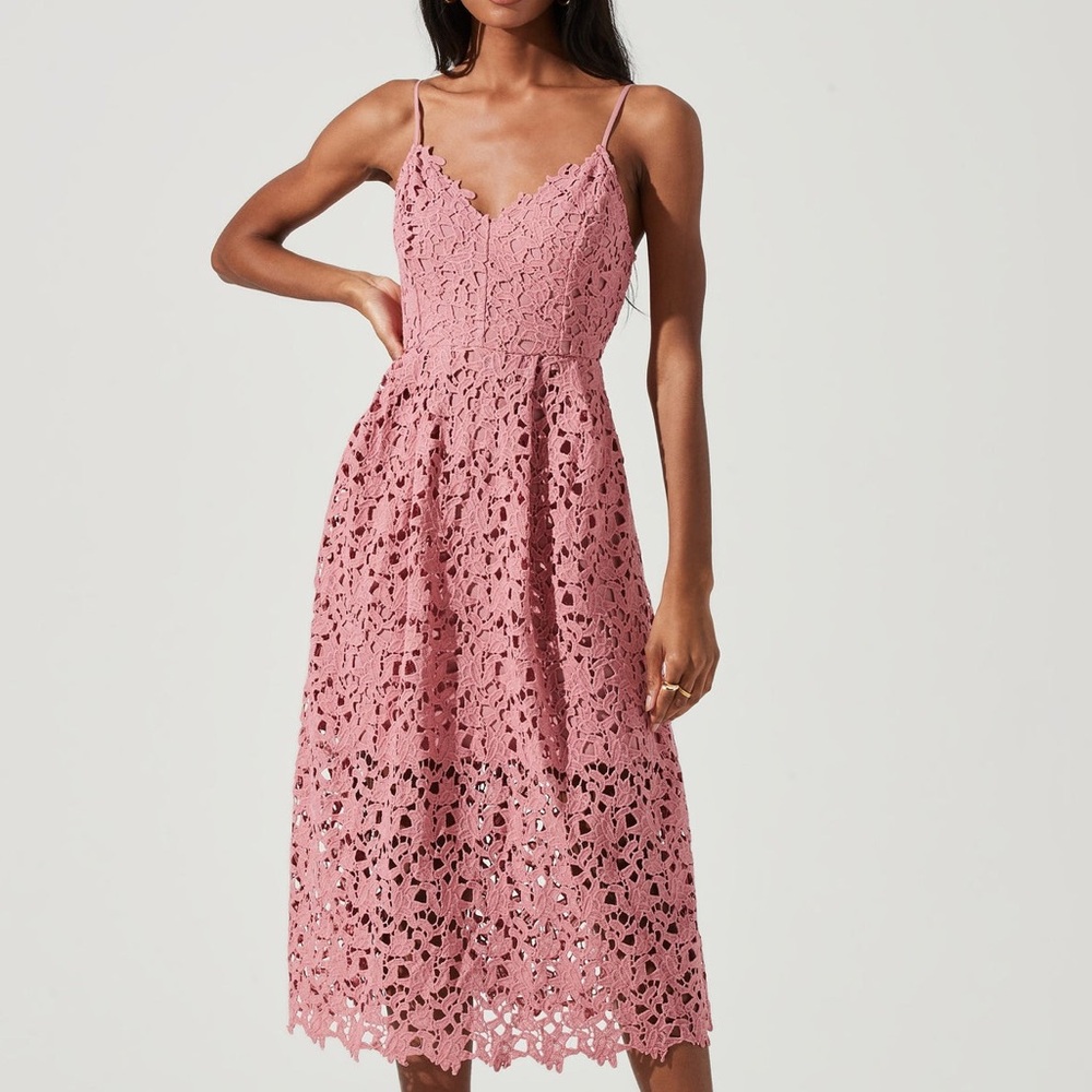 ASTR The Label Mauve Lace A-line Midi Dress - L